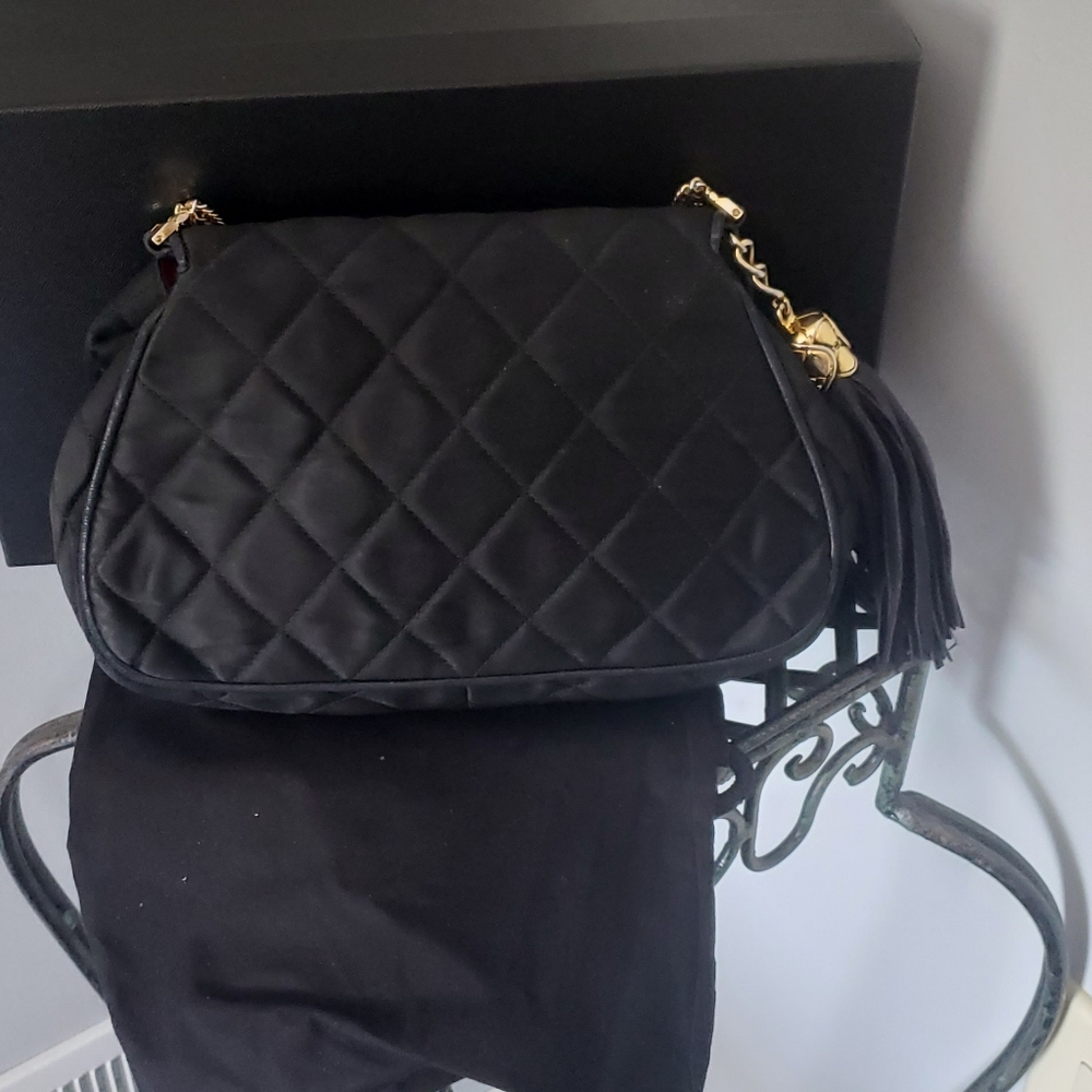 Chanel Satin Quilted Tassel Flap Rare Collectable Vintage Purse⚜️🖤⚜️ - Picture 5 of 12